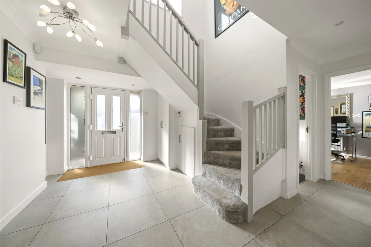 Woodend Park, Cobham, KT11, photo 2