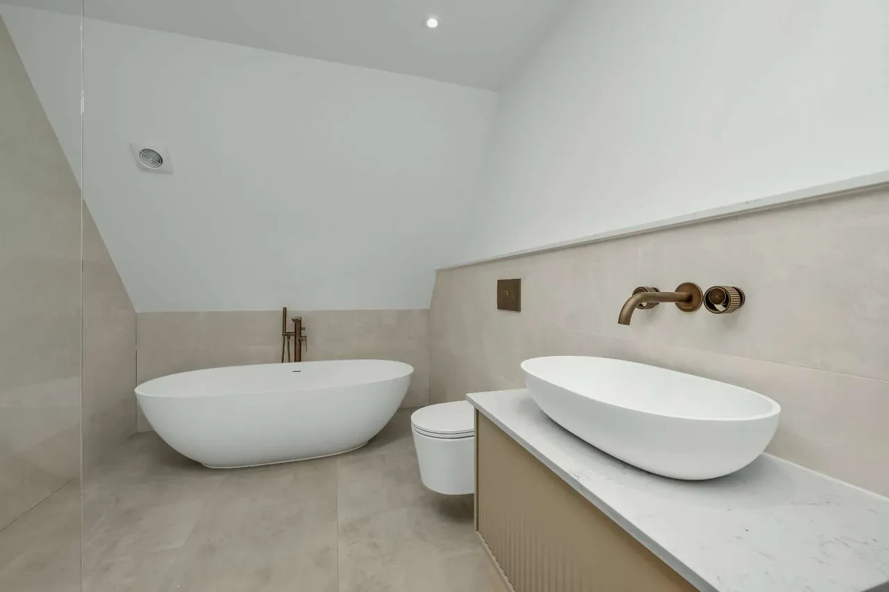 Ashley Road, Walton-on-Thames, KT12, photo 19