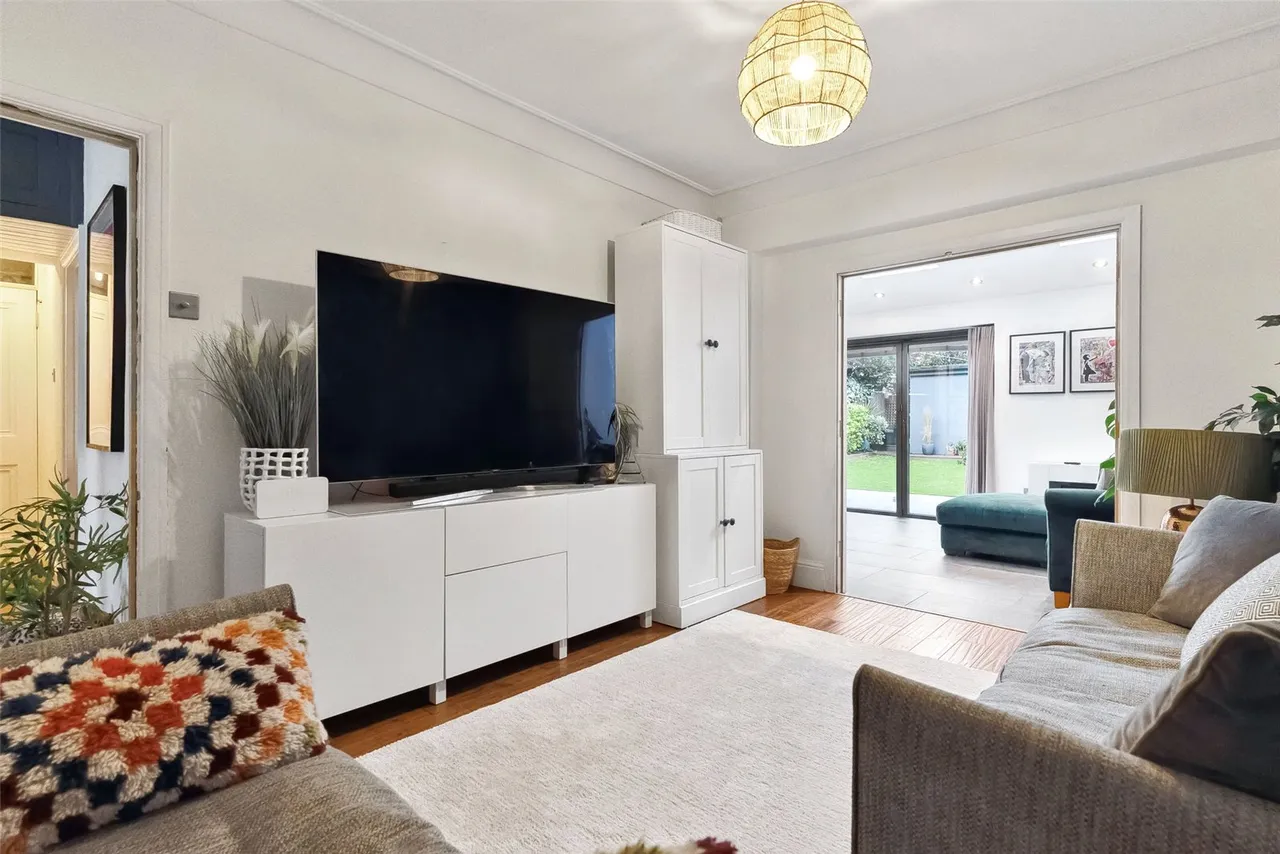 Wellesley Road, Strawberry Hill, Twickenham, TW2 5RR, photo 11