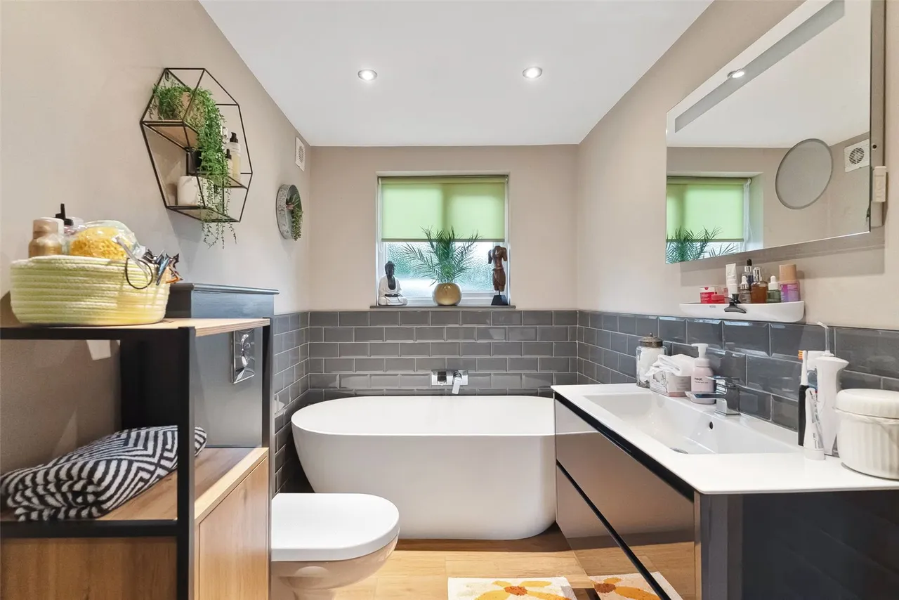 Wellesley Road, Strawberry Hill, Twickenham, TW2 5RR, photo 15