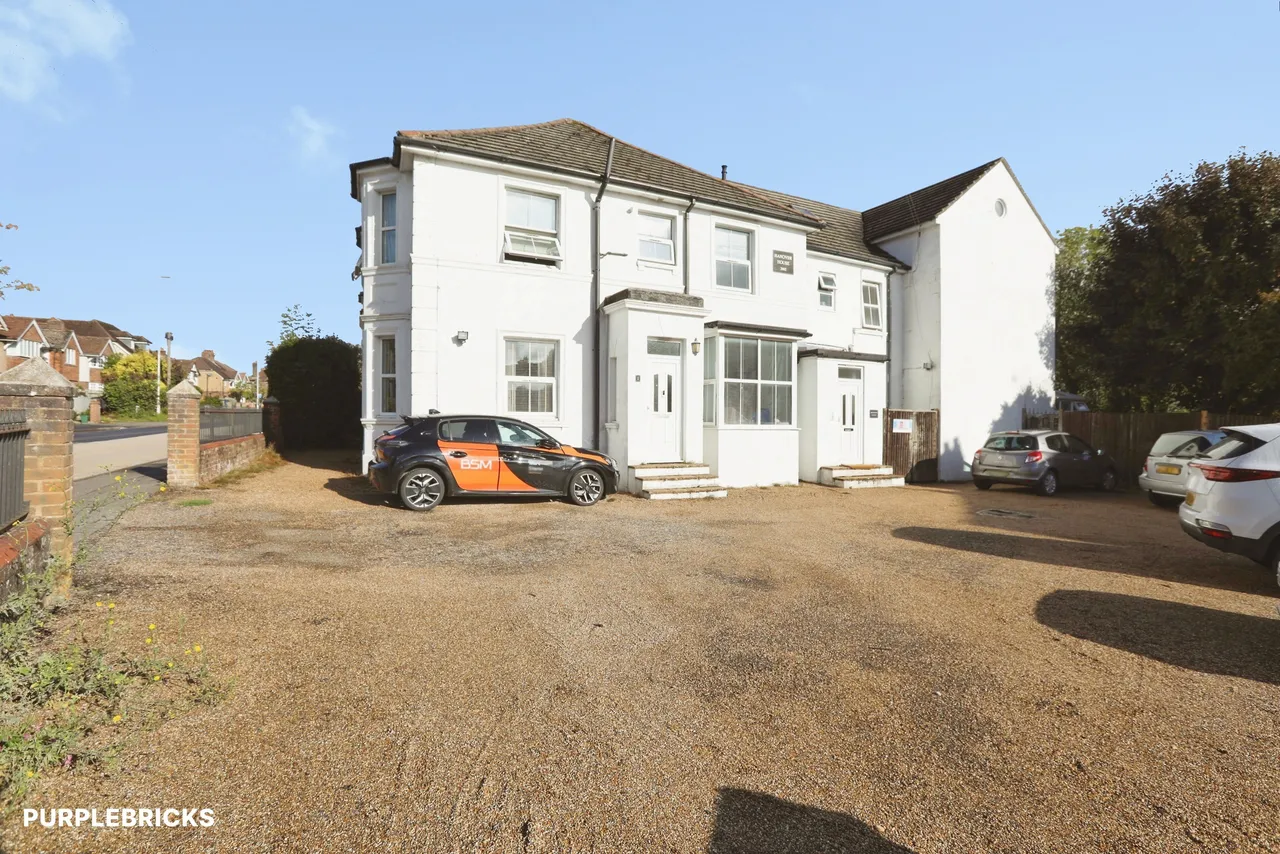 2 bed flat for sale, Moat Road, East Grinstead, RH19