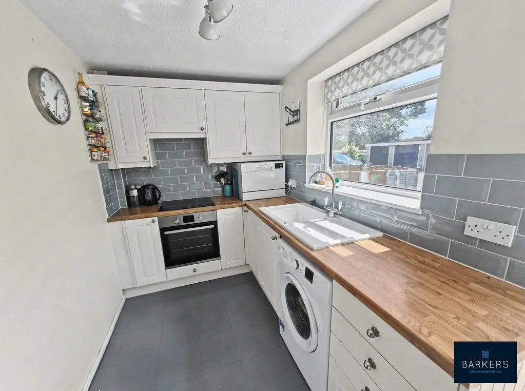 Thorndene Way, Bradford 4 BD4 0SW, photo 5