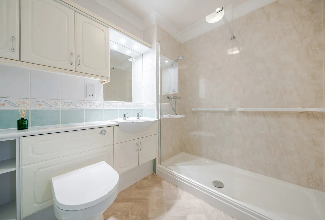 Commercial Street, Cheltenham, GL50 2AJ, photo 4