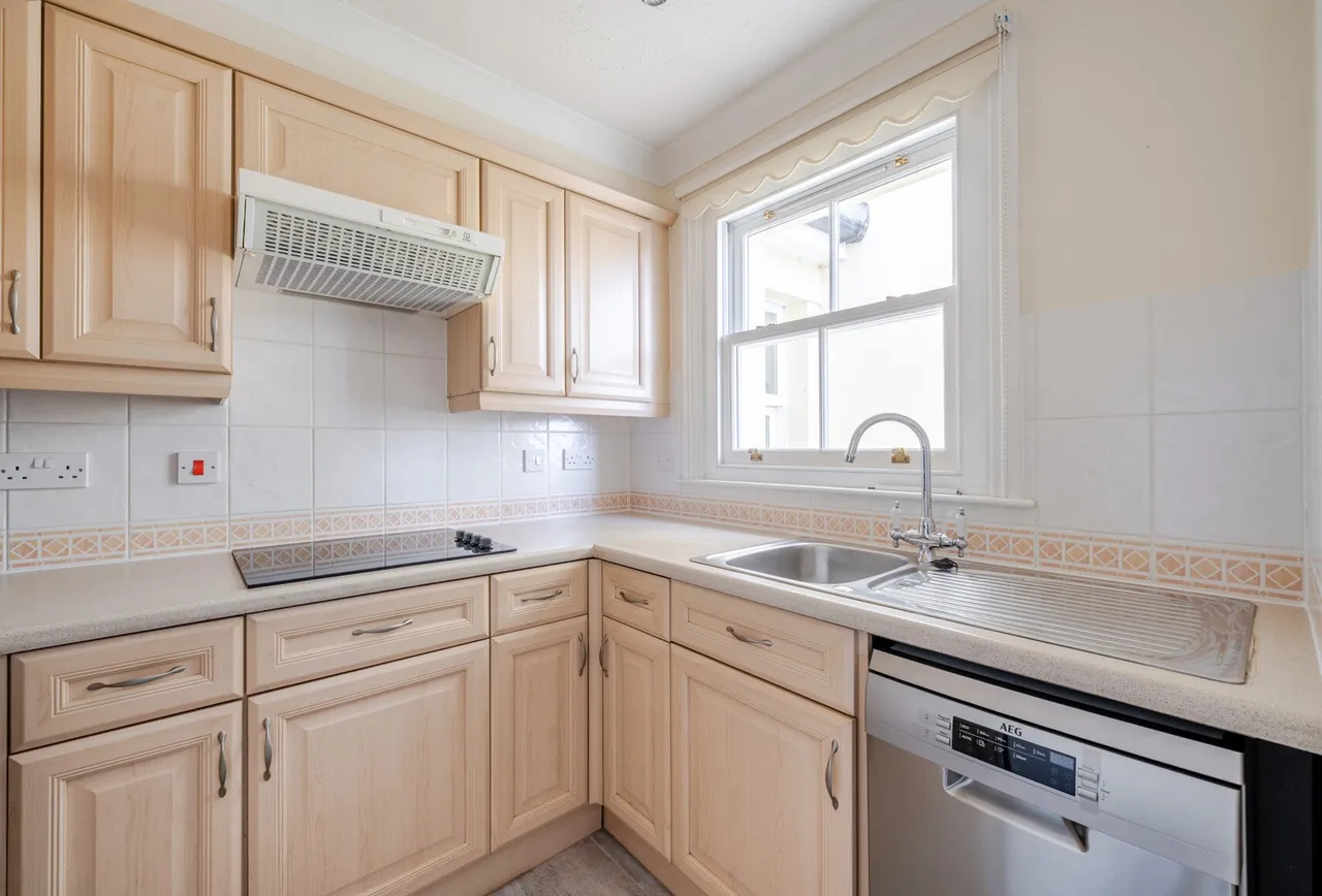 Commercial Street, Cheltenham, GL50 2AJ, photo 8