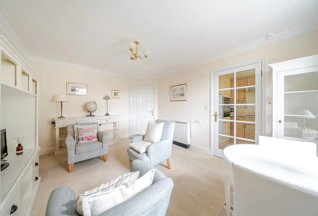 Commercial Street, Cheltenham, GL50 2AJ, photo 2