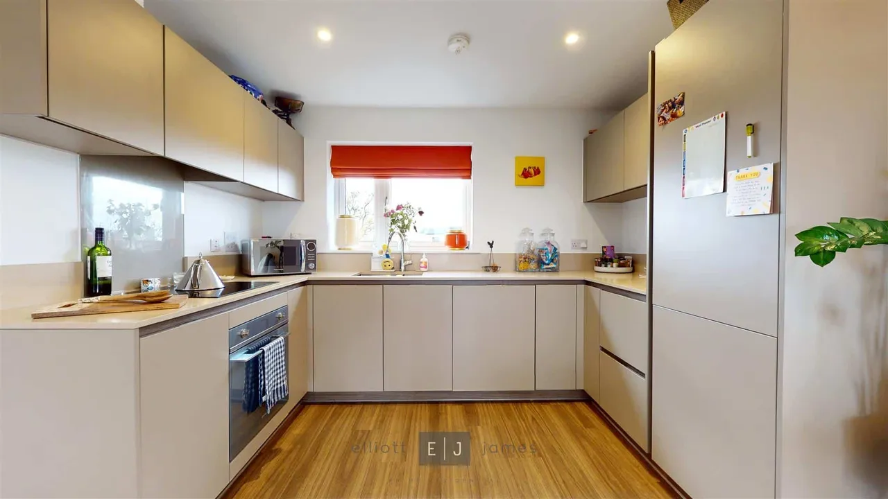 Luna Court, Loughton, photo 5