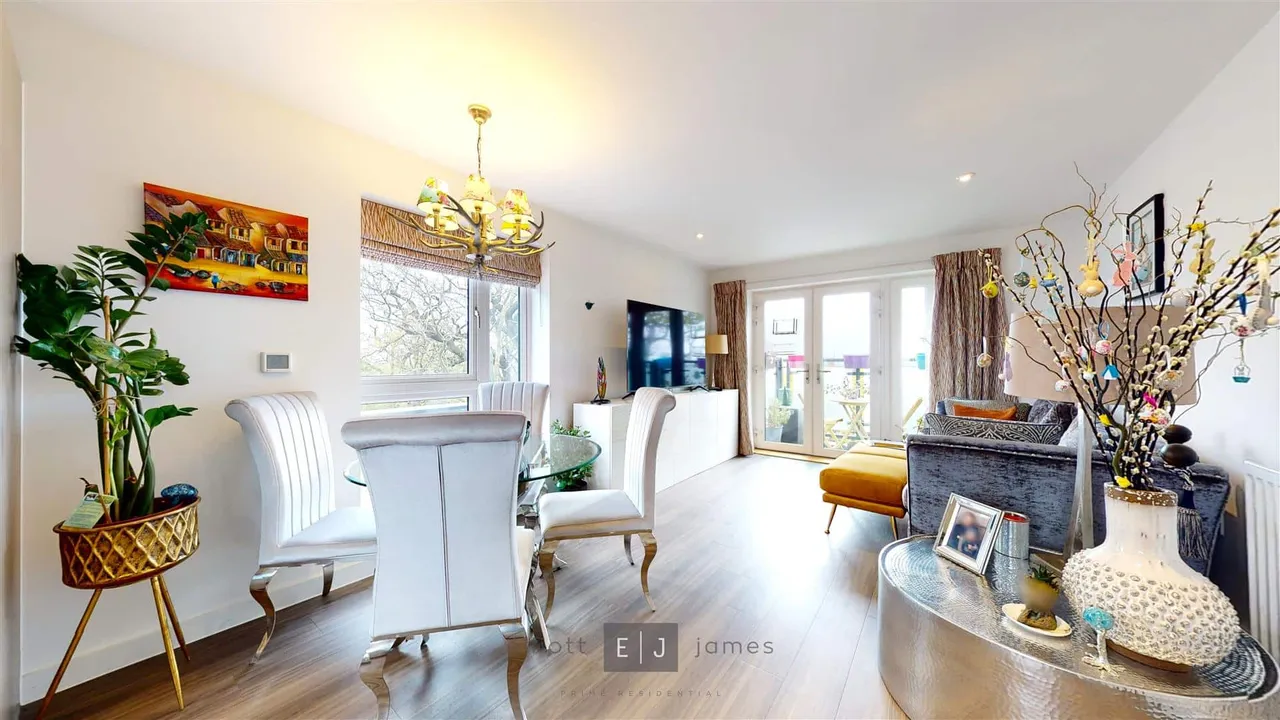 Luna Court, Loughton, photo 3