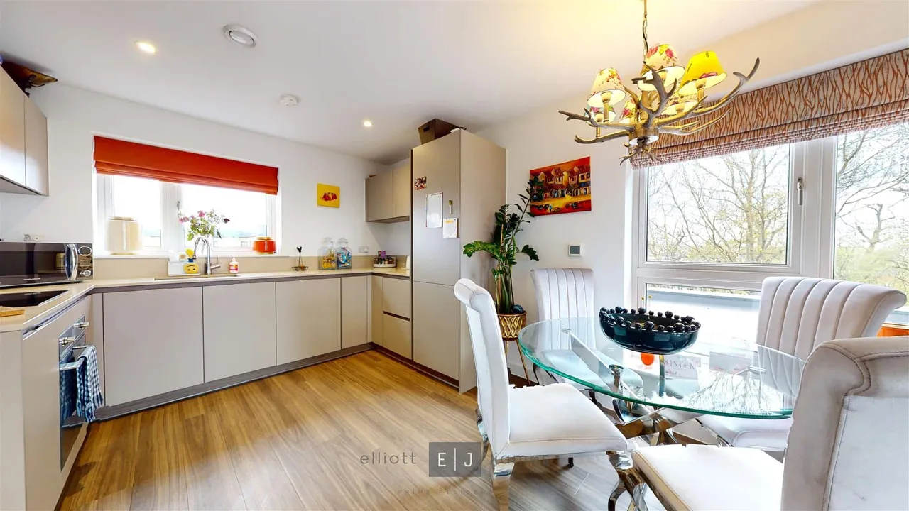 Luna Court, Loughton, photo 4