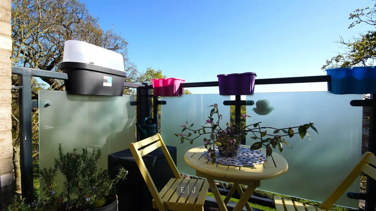 Luna Court, Loughton, photo 9