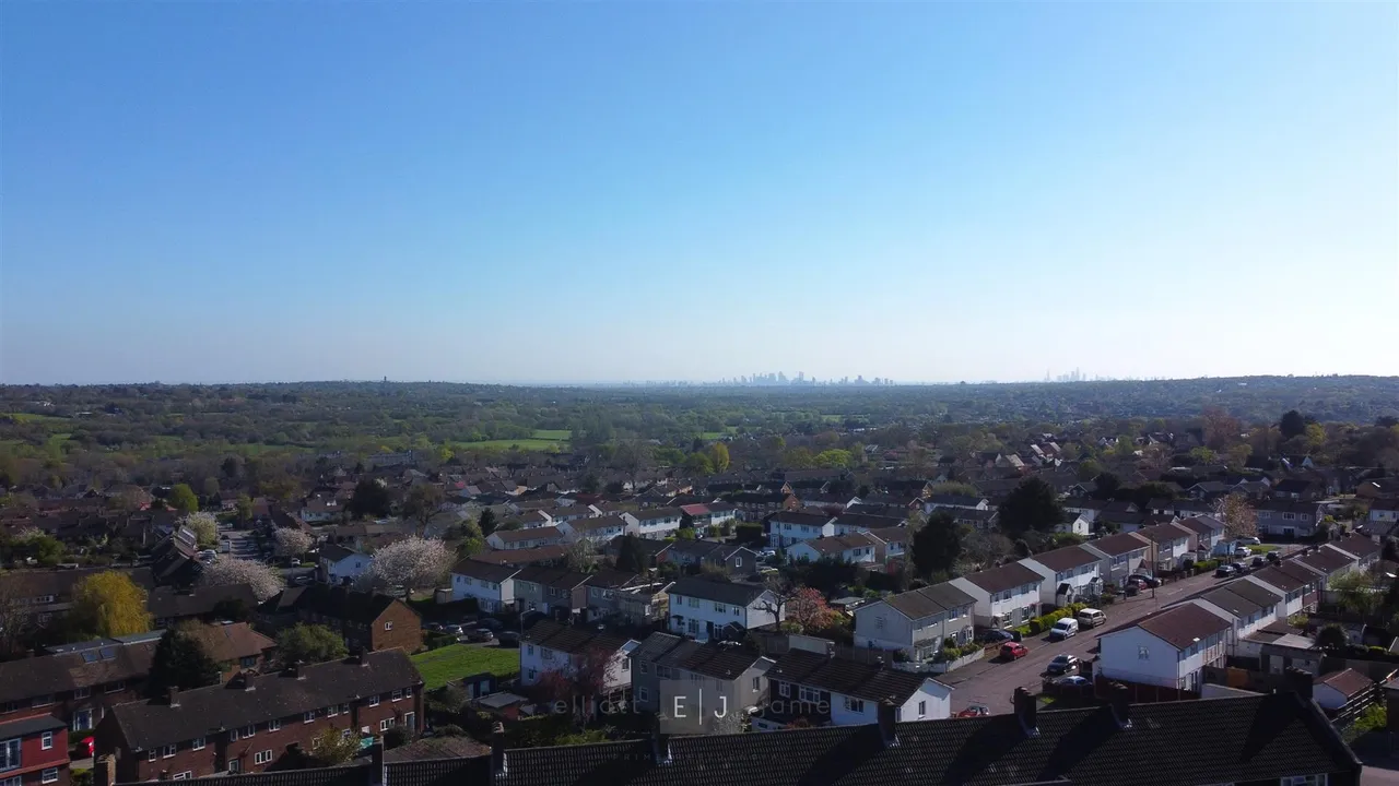 Luna Court, Loughton, photo 10