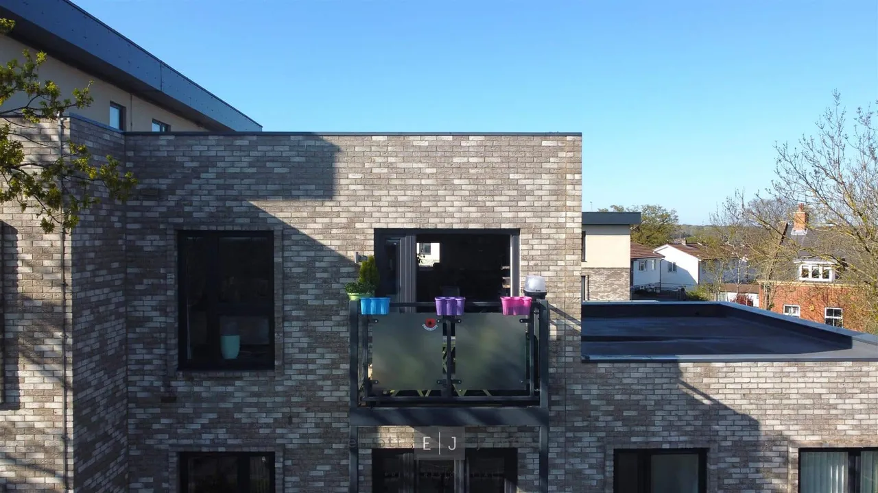 Luna Court, Loughton, photo 8