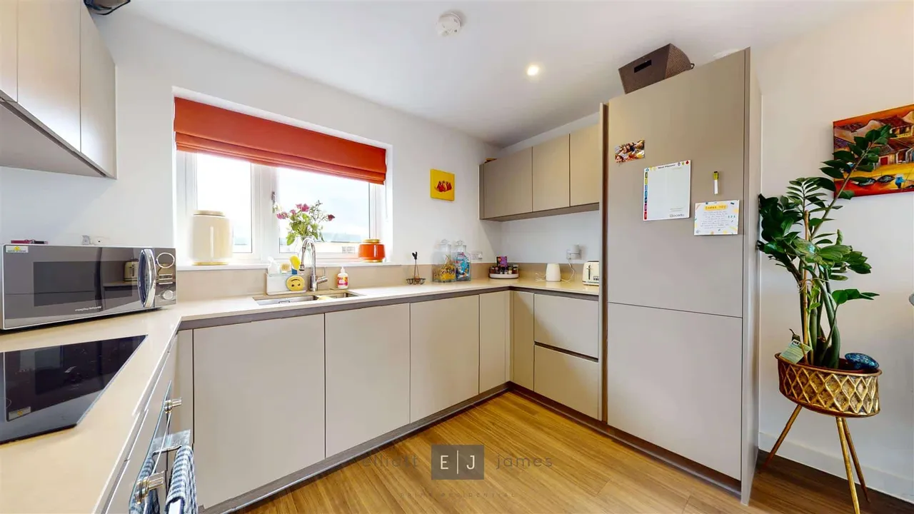 Luna Court, Loughton, photo 7