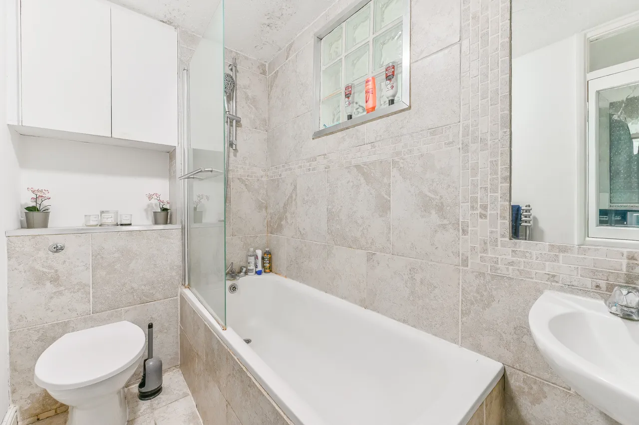 6 Benwick Court, Croydon Road, London, photo 8