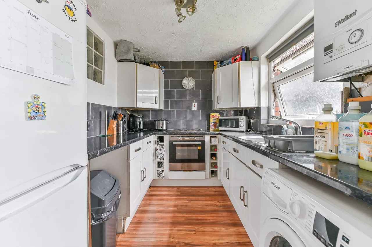 6 Benwick Court, Croydon Road, London, photo 5