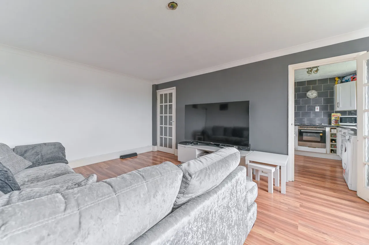 6 Benwick Court, Croydon Road, London, photo 3