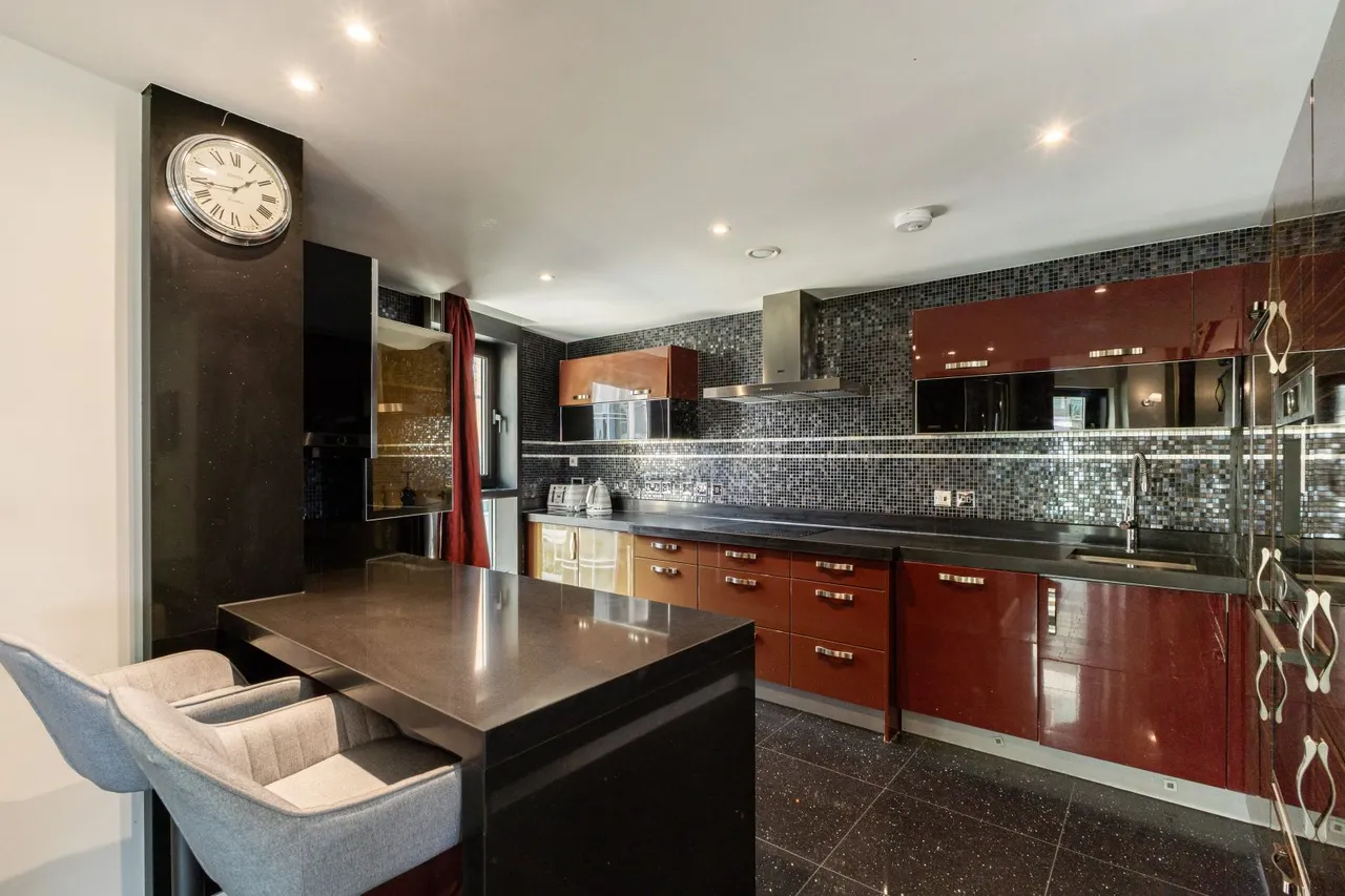 Vicentia Court, Bridges Court Road, Battersea, SW11 3GY, photo 9