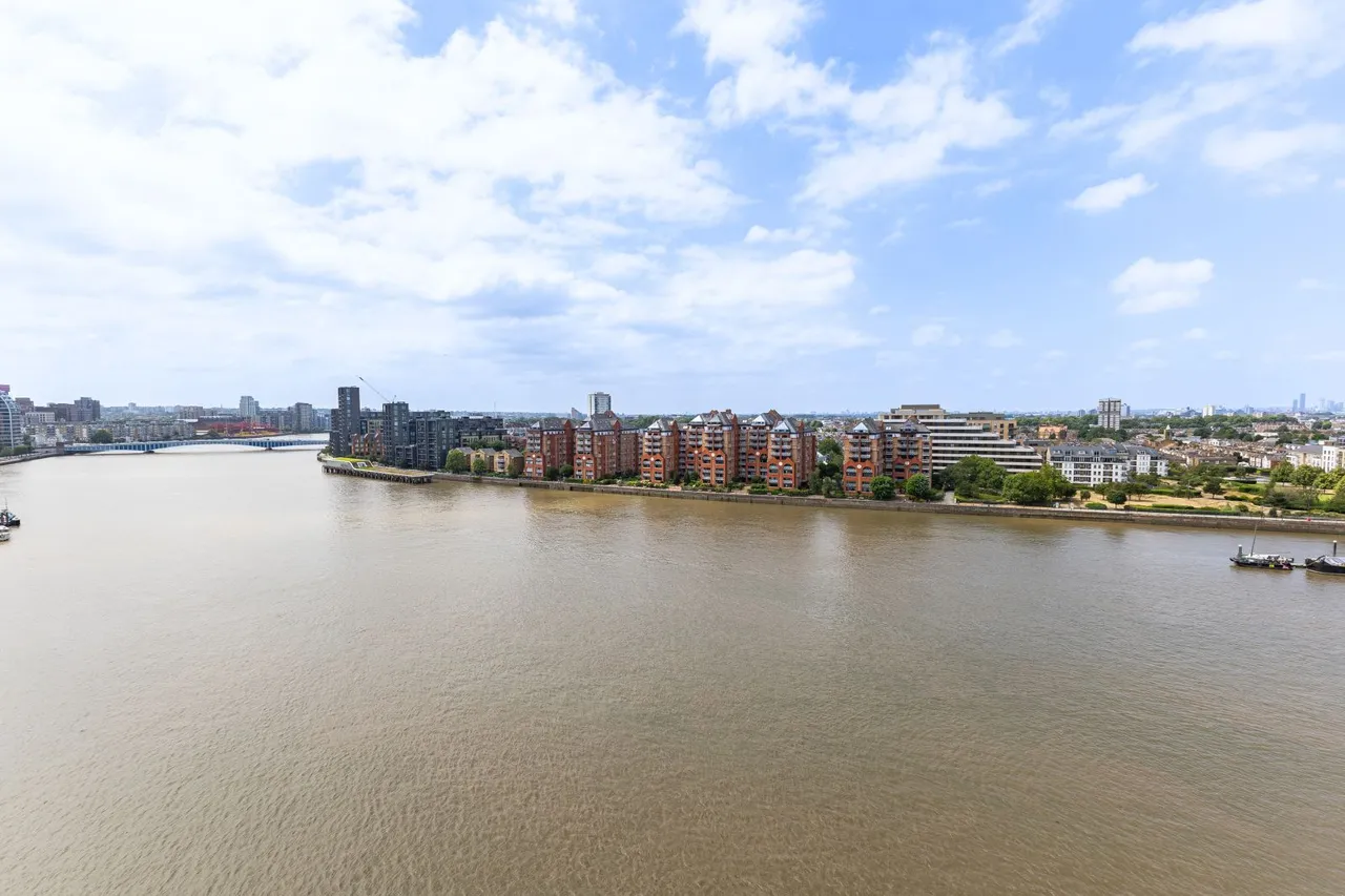3 bed flat for sale — Vicentia Court, Bridges Court Road, Battersea, SW11 3GY