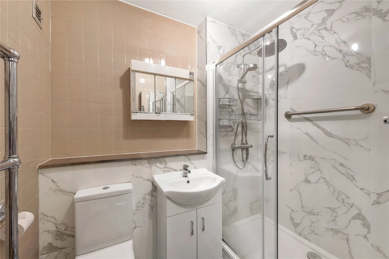 Valiant House, Vicarage Crescent, London, SW11, photo 11