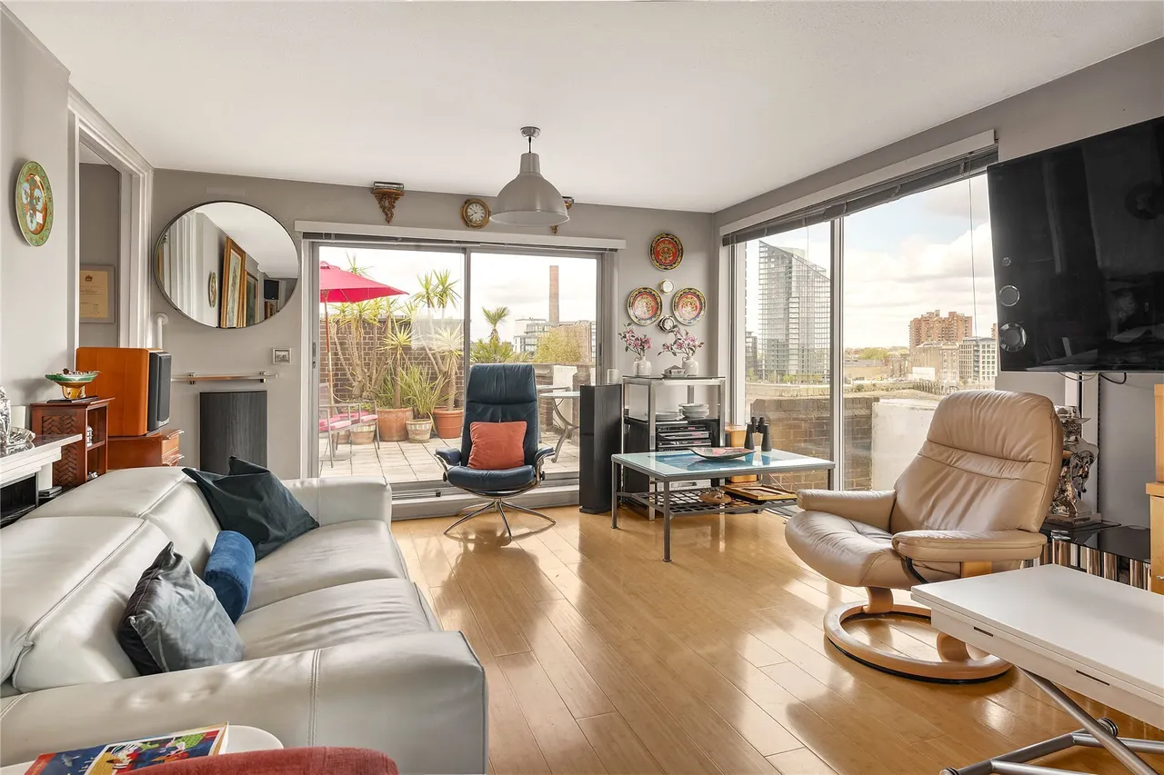 Valiant House, Vicarage Crescent, London, SW11, photo 8