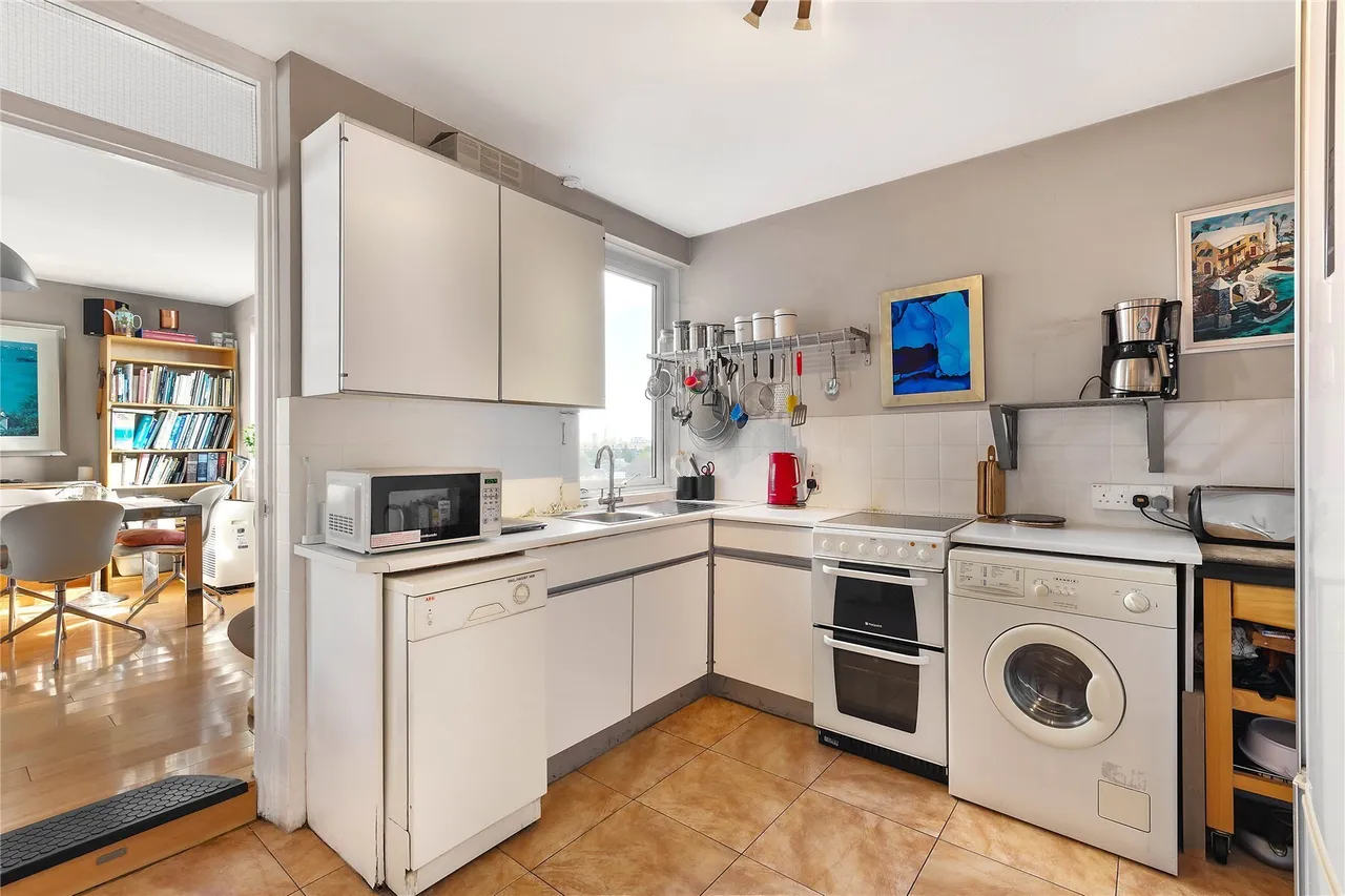 Valiant House, Vicarage Crescent, London, SW11, photo 5