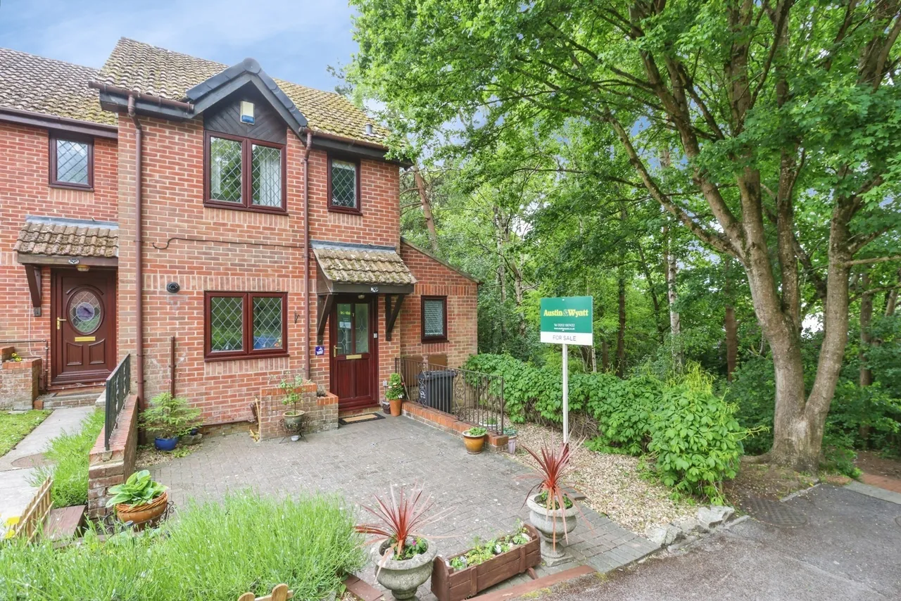 2 bed house for sale, Willwood Close, Canford Heath, BH17