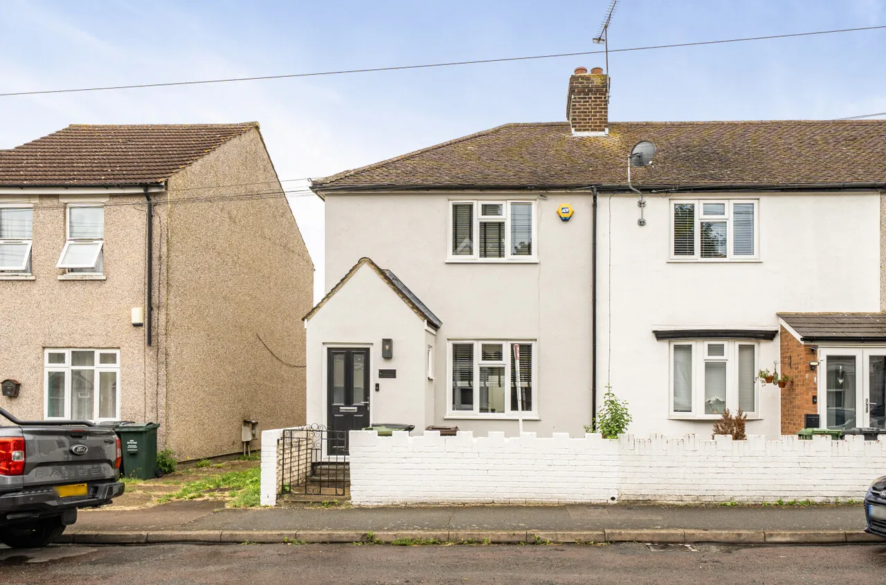 3 bed house for sale — Eglinton Road, Swanscombe, DA10