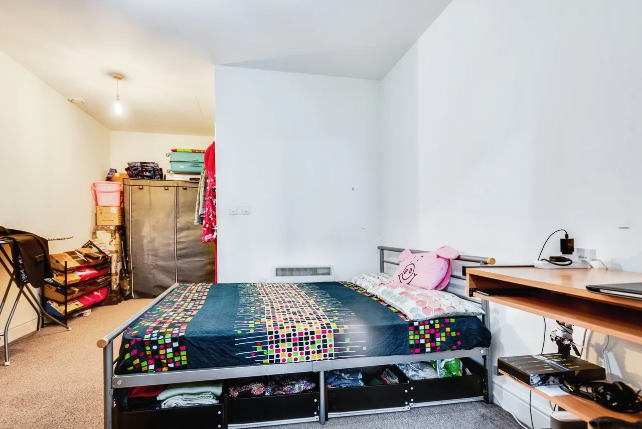 Farnsby Street, Swindon, Wiltshire, SN1, photo 8