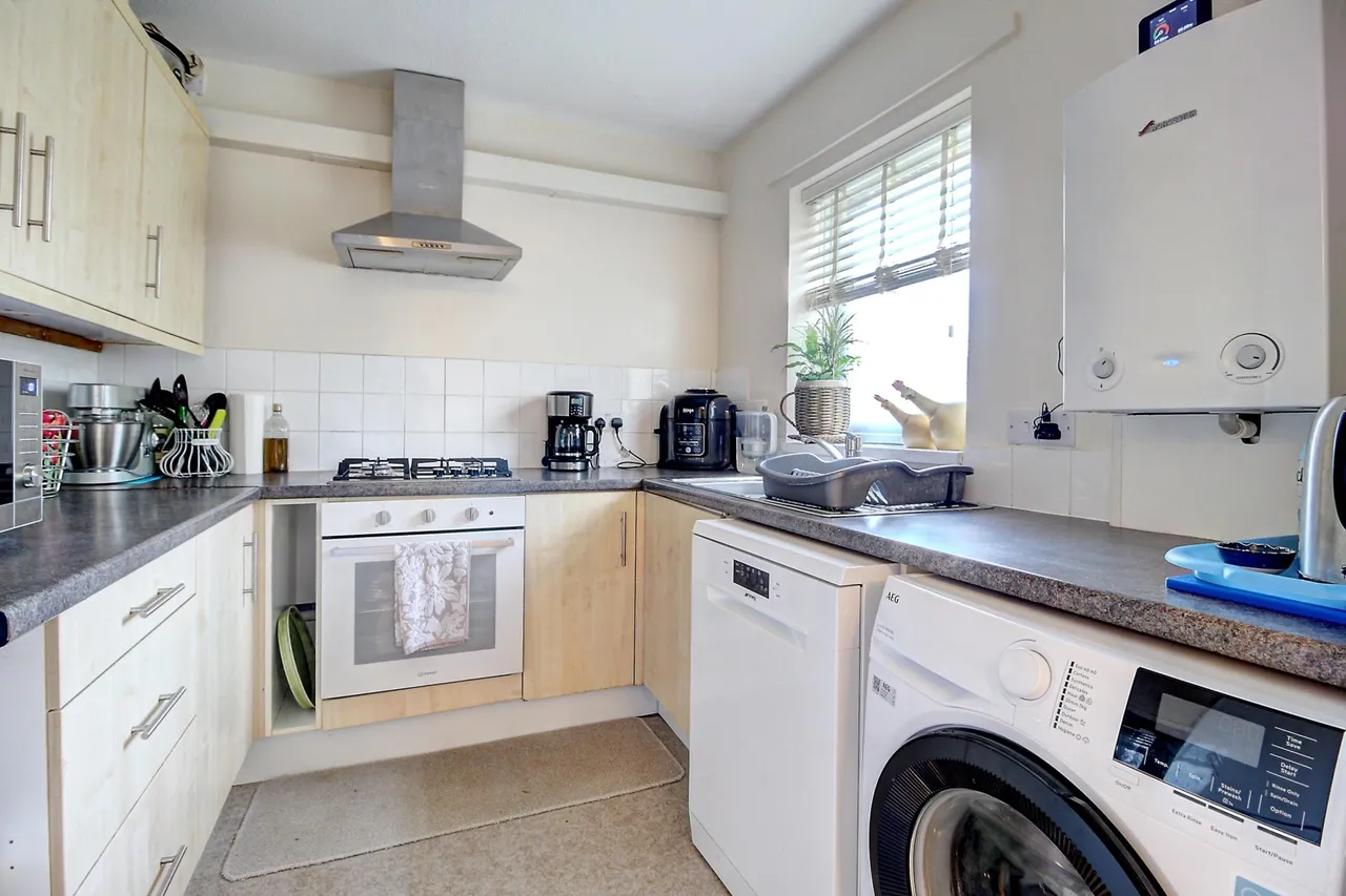 Barry Way, Basingstoke, RG22, photo 3