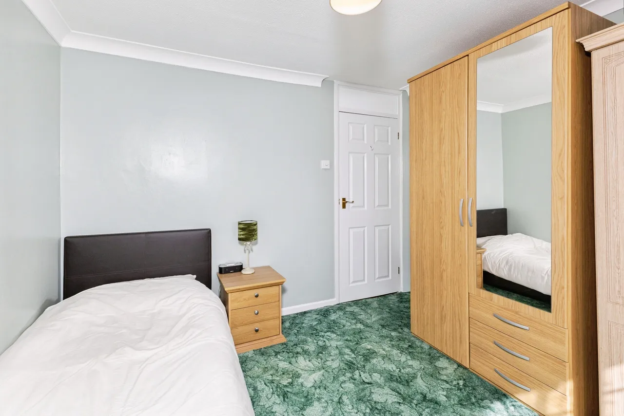 Launceston Avenue, Reading, RG4, photo 13