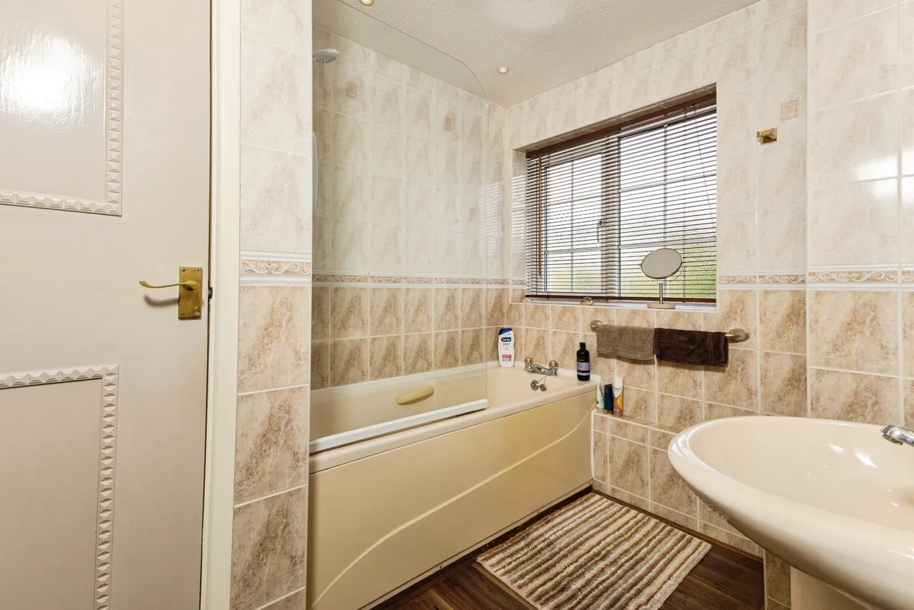 Launceston Avenue, Reading, RG4, photo 17