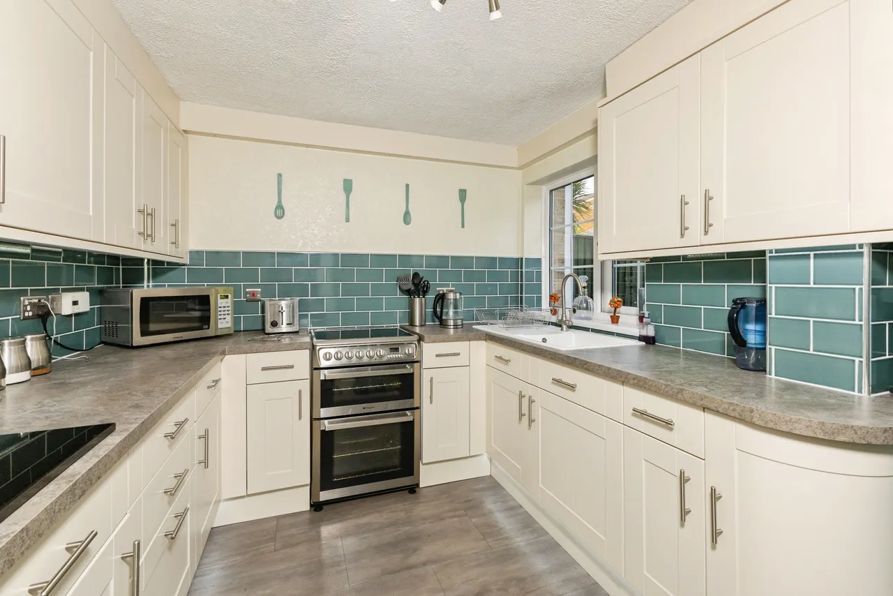 Launceston Avenue, Reading, RG4, photo 6