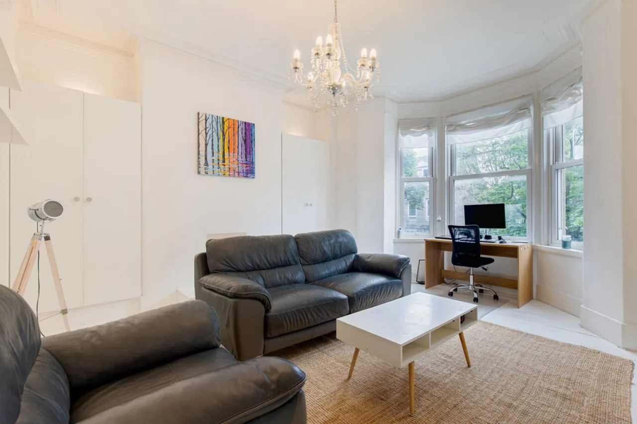 3 bed flat for sale — Union Grove, Aberdeen