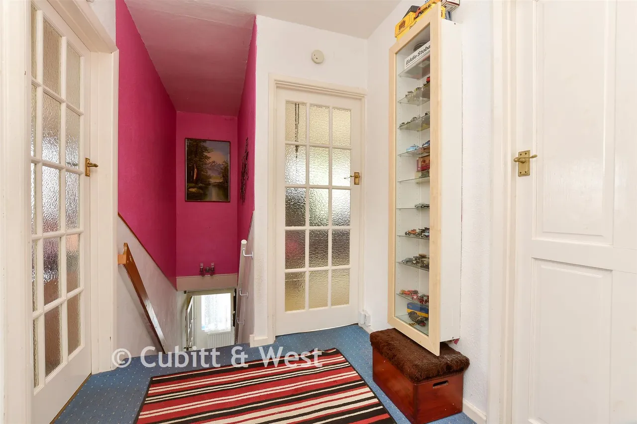 Crewes Close, Warlingham, CR6, photo 9