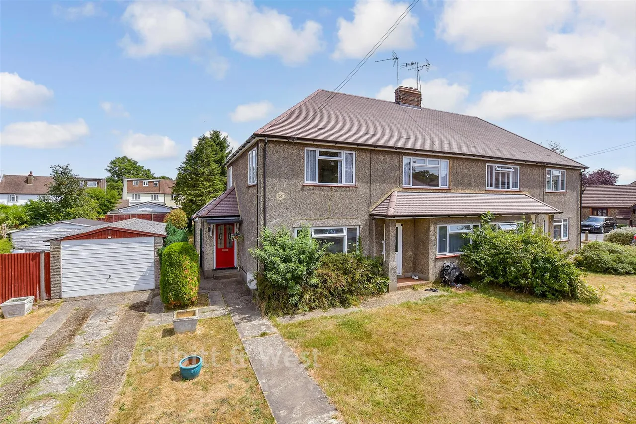2 bed flat for sale, Crewes Close, Warlingham, CR6