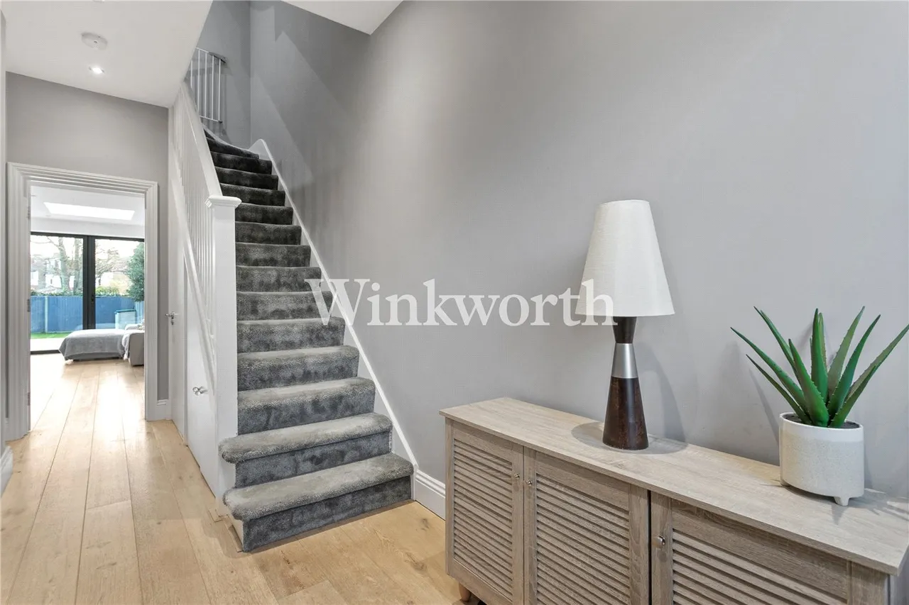 Riverway, London, N13, photo 7