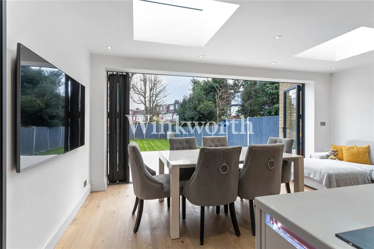 Riverway, London, N13, photo 5