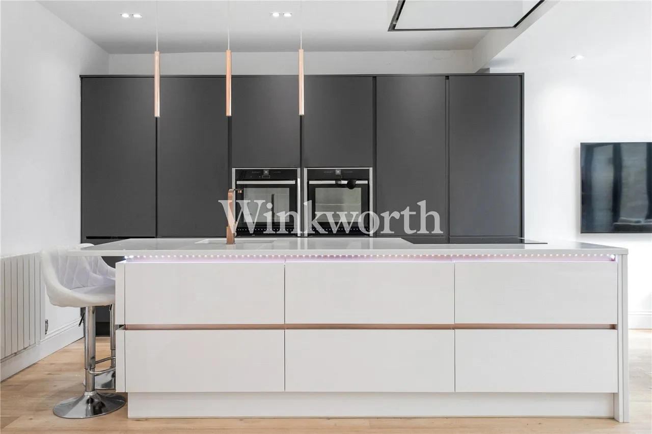 Riverway, London, N13, photo 4