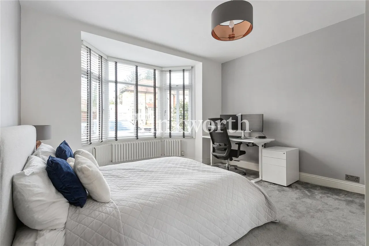 Riverway, London, N13, photo 8