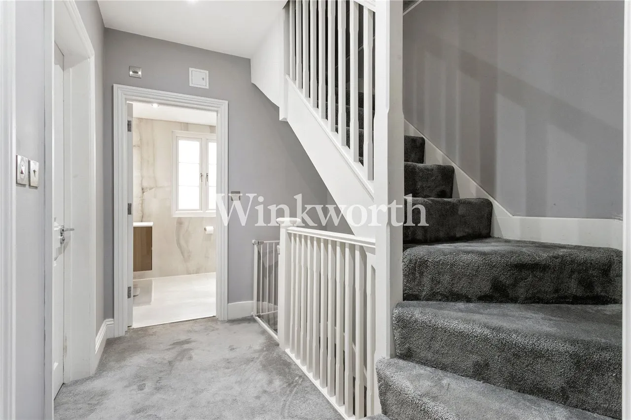 Riverway, London, N13, photo 13