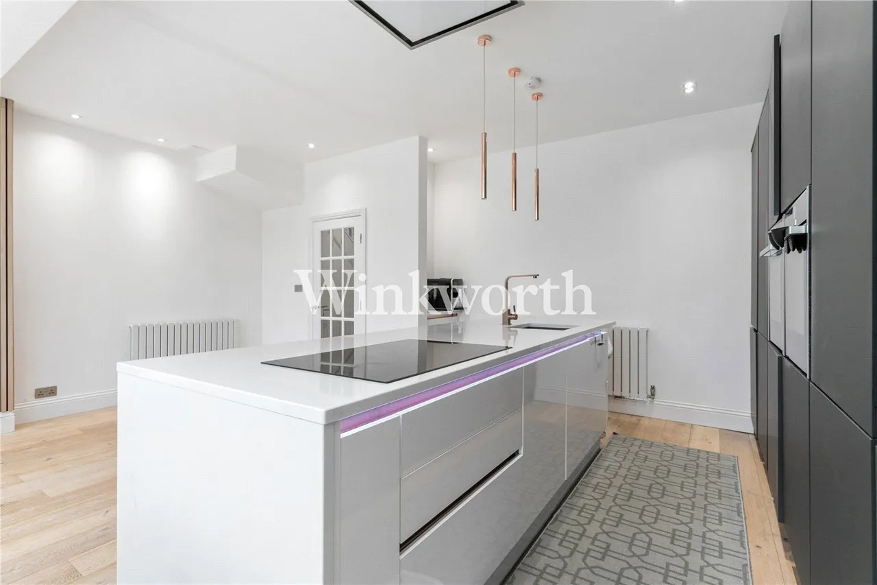Riverway, London, N13, photo 6