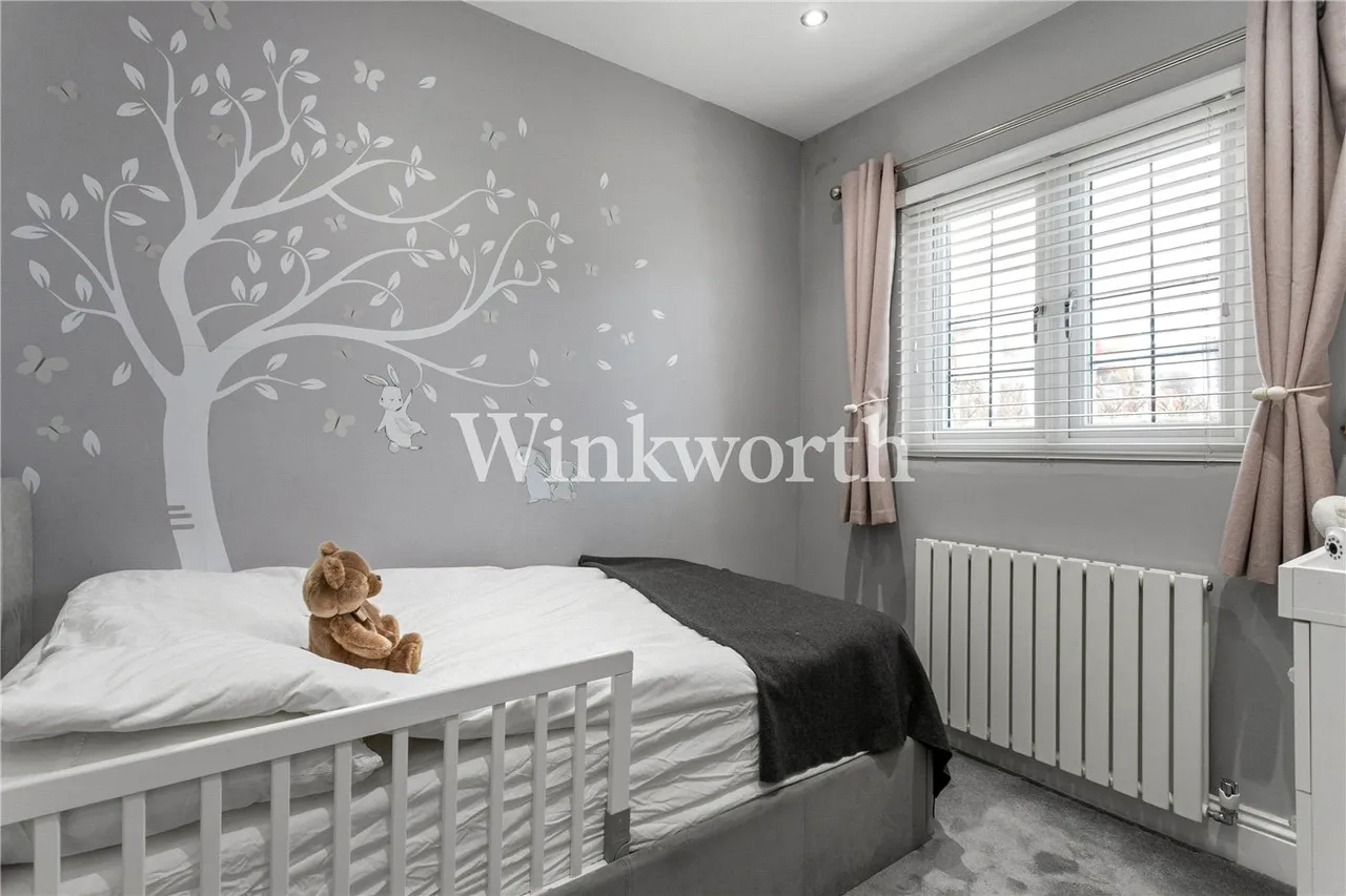 Riverway, London, N13, photo 12