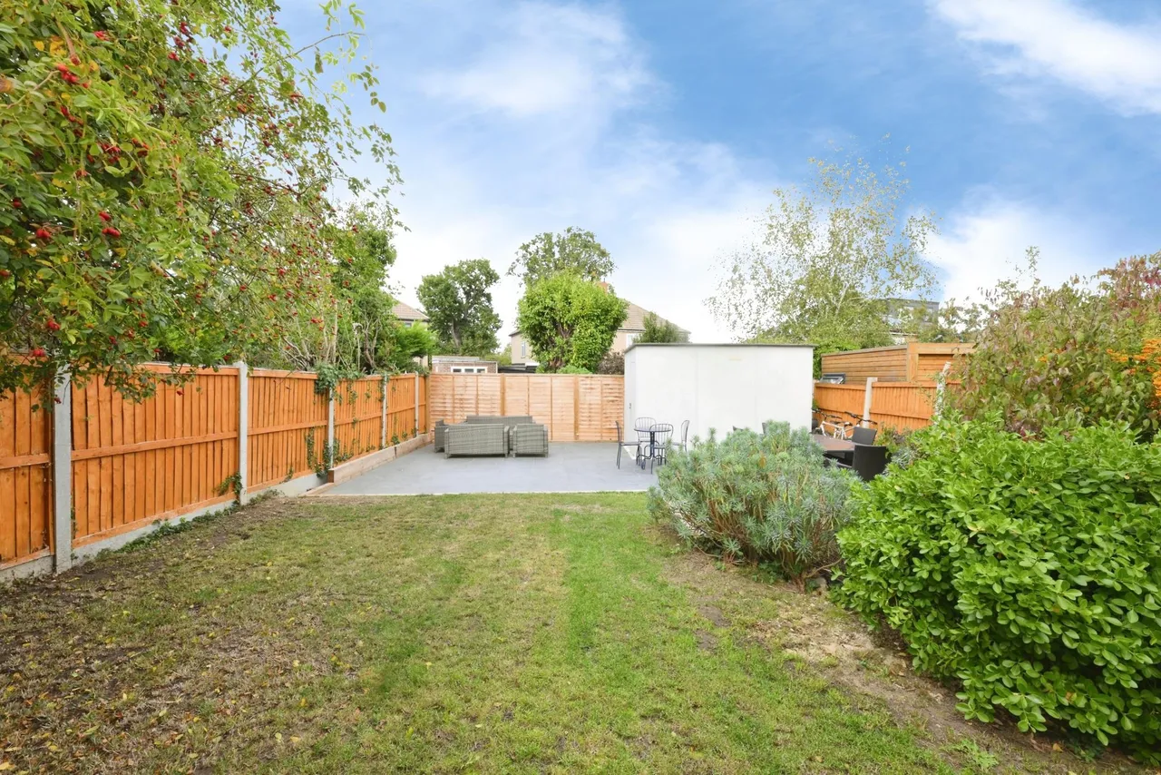 Elms Road, Ware, SG12, photo 34