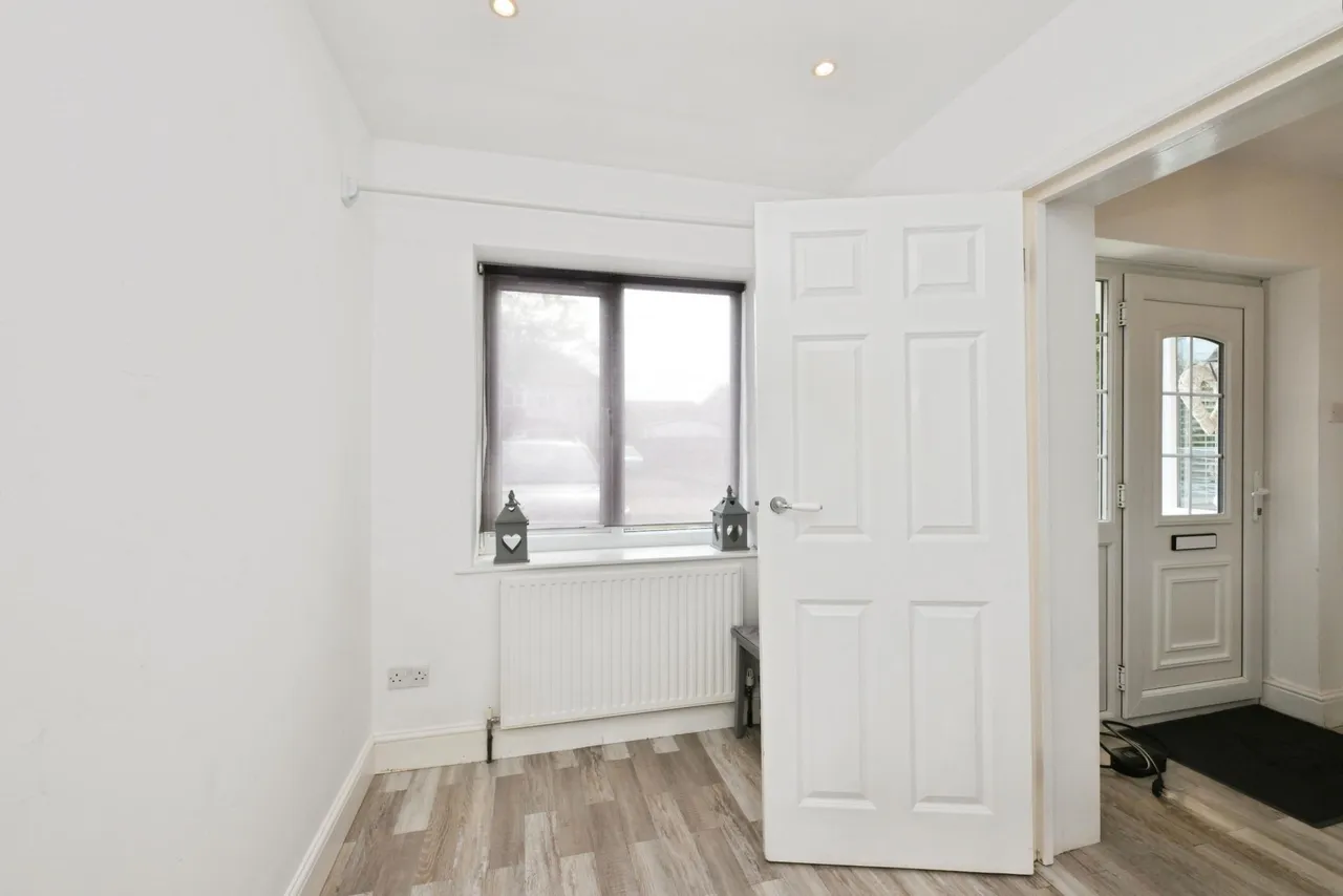 Elms Road, Ware, SG12, photo 19