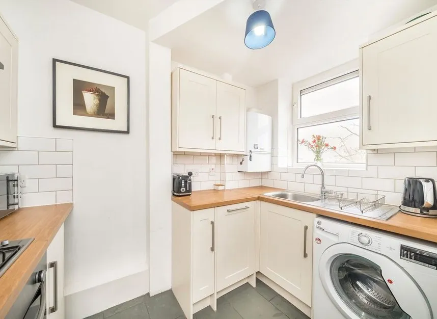 Wandsworth Road, South Lambeth, SW8, photo 2