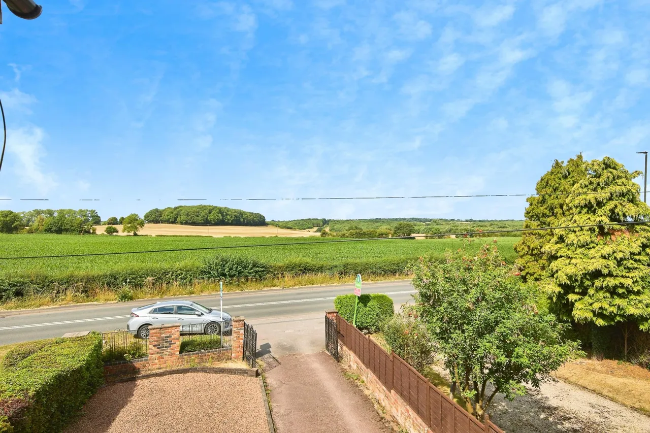 Acresford Road, Overseal, DE12, photo 4