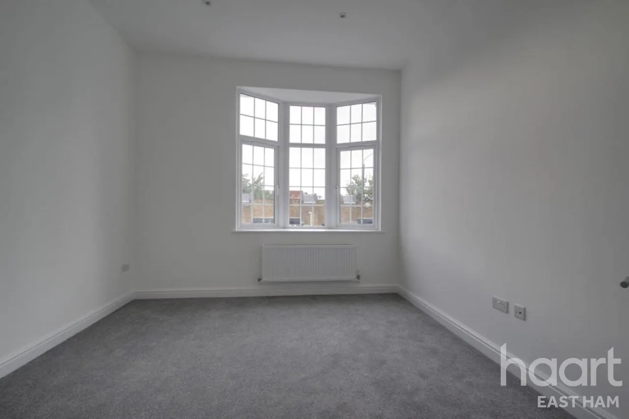 Barking Road, E6, photo 5