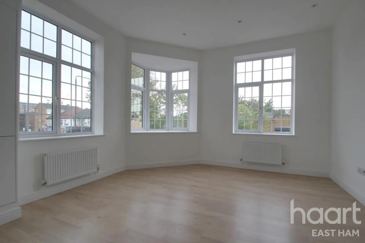 Barking Road, E6, photo 8