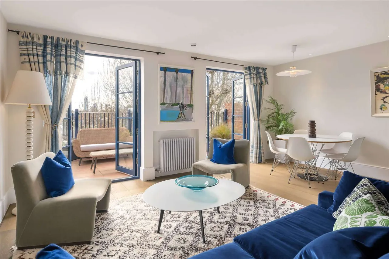 3 bed flat for sale — Tite Street, London, SW3 4JR