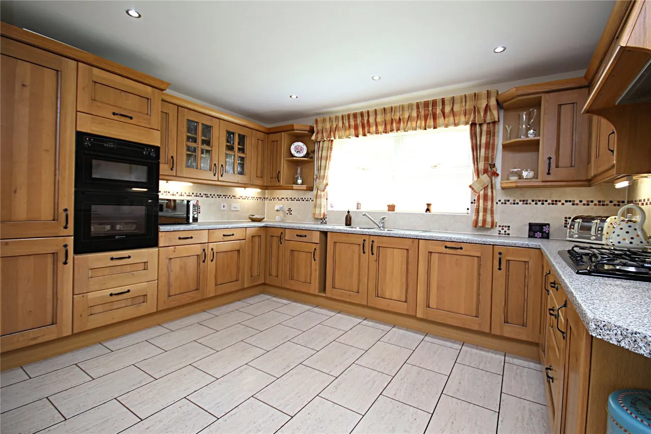 School Gardens, Brecon, Powys, LD3 7PG, photo 5
