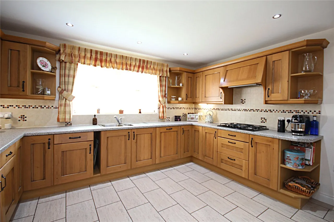 School Gardens, Brecon, Powys, LD3 7PG, photo 4